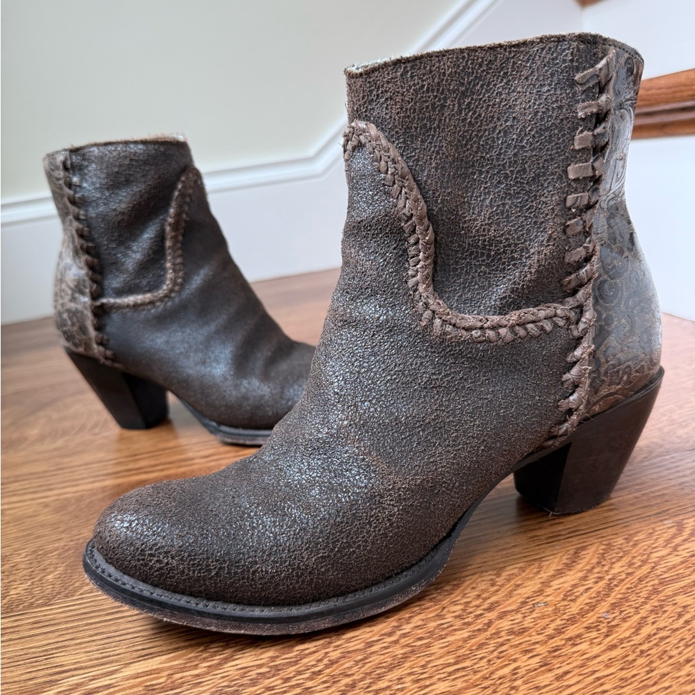 FM 1101 Distressed Leather Heeled Cowboy Boots Embossed Floral Rugged Mexico 8‎